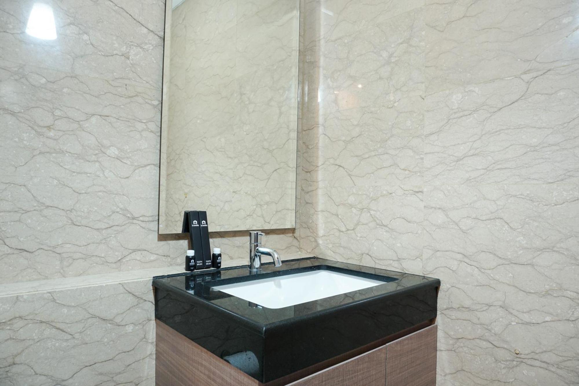 Luxurious 1Br At L'Avenue Apartment Near Sampoerna Universitas By Travelio Yakarta Exterior foto